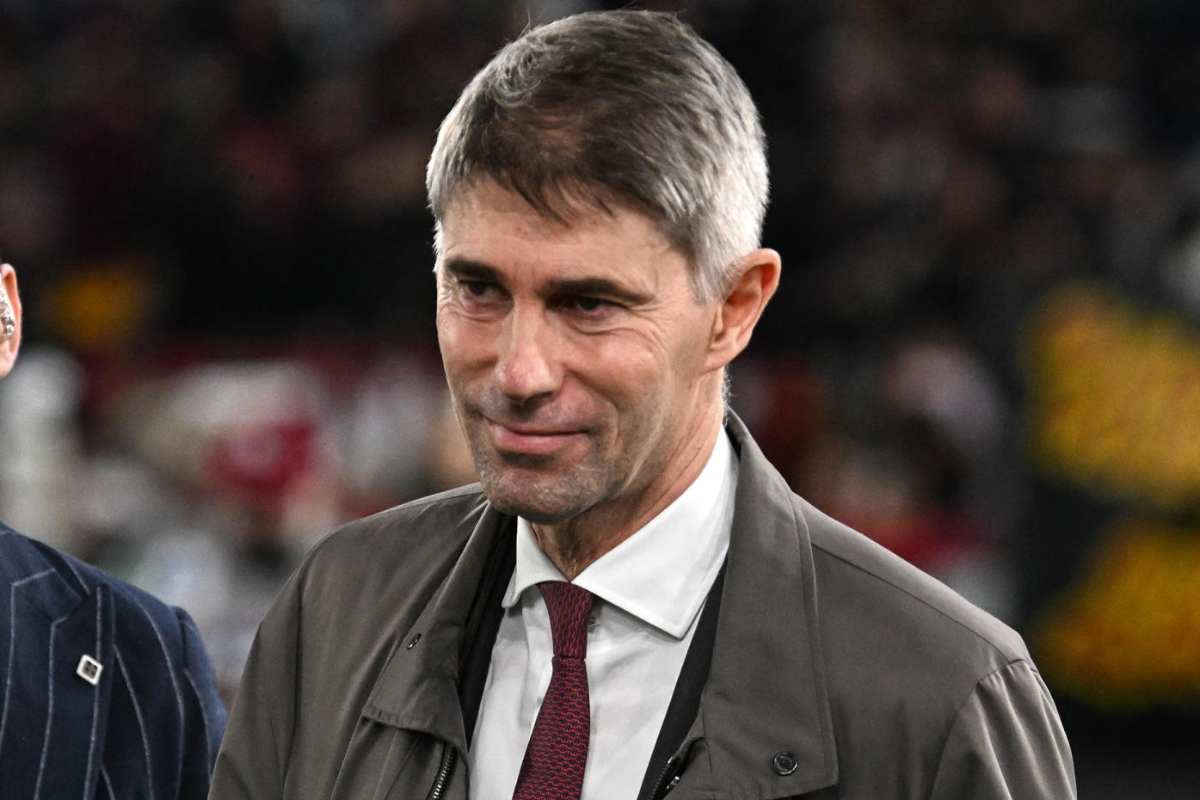 Frederic Massara sorride a bordo campo