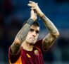 Gianluca Mancini applaude i tifosi della Roma