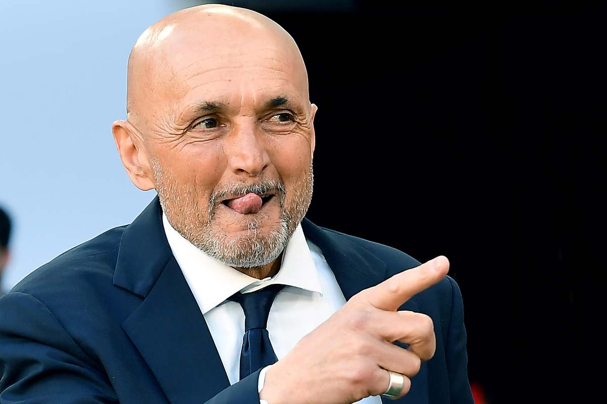 Luciano Spalletti sorride beffardo