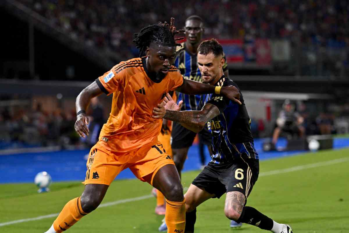 Manu Koné allontana il suo marcatore