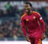 Evan Ndicka esulta dopo un gol con la Roma
