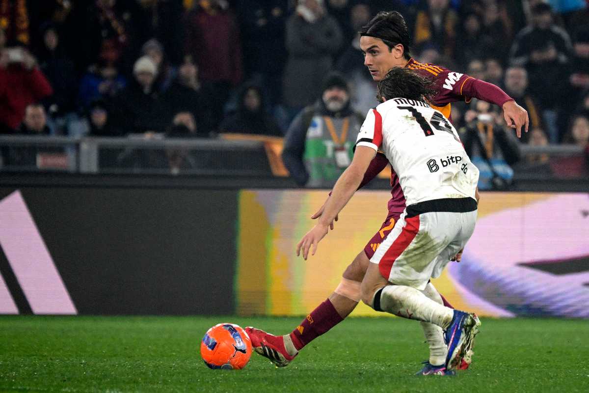 Modric affronta Dybala durante Roma-Milan