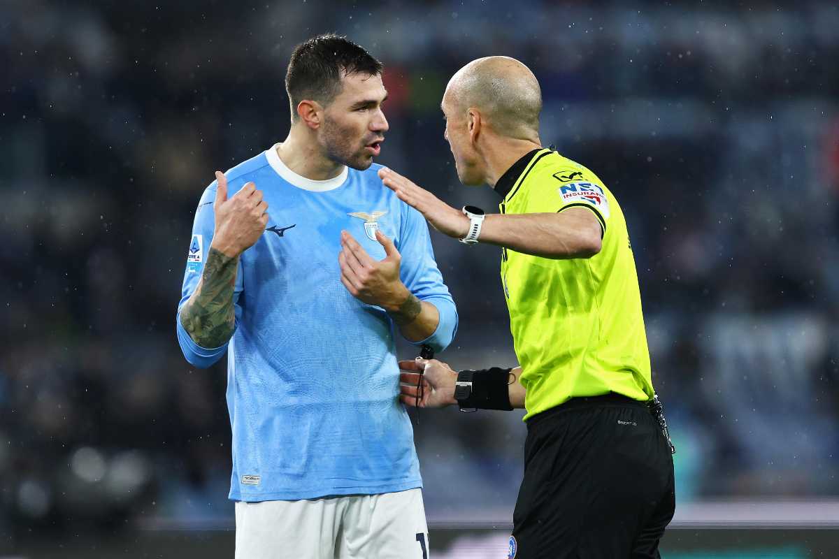 Romagnoli protesta contro l'arbitro