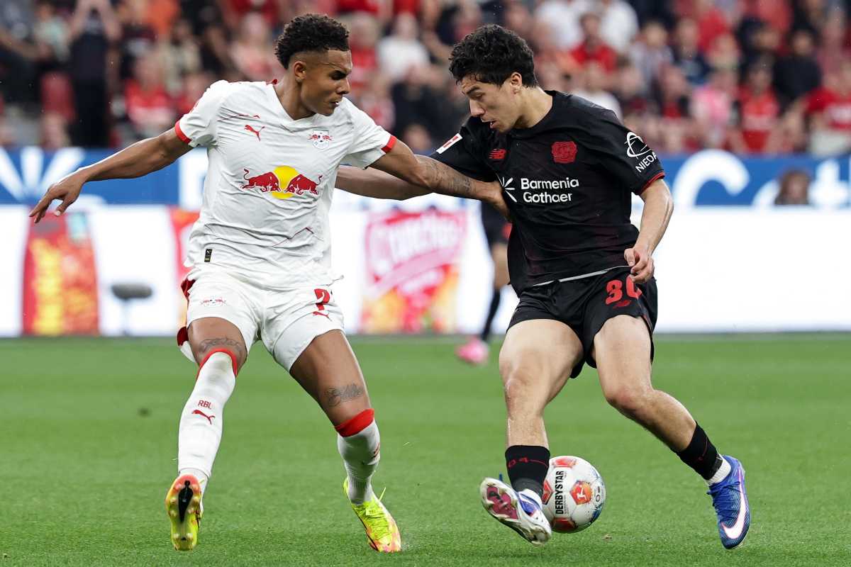 Nusa in azione contro il Bayer Leverkusen