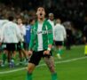Antony esulta dopo il gol