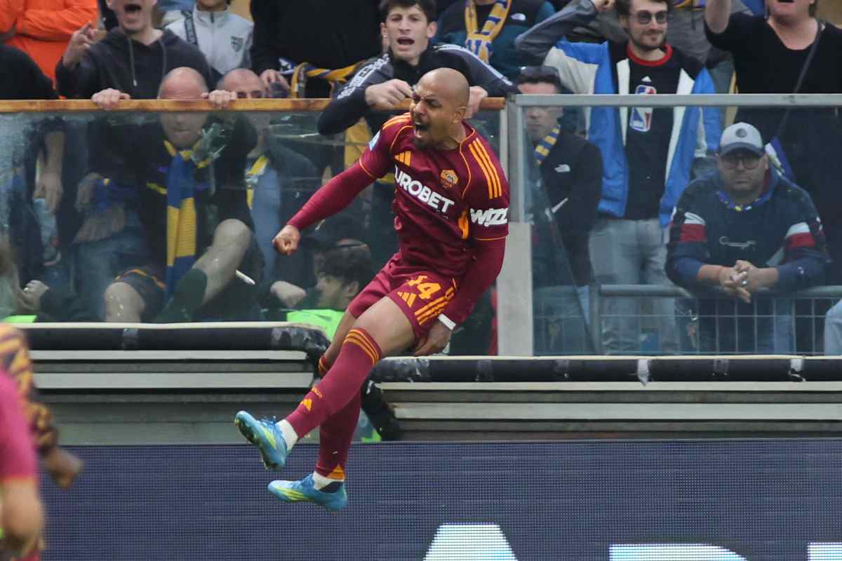 Malen esulta dopo il 3-2 al Parma