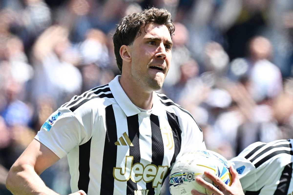 Dusan Vlahovic esulta dopo un gol