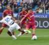 Paulo Dybala calcia la palla durante Parma-Roma