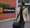 Joshua Zirkzee con la valigia in mano