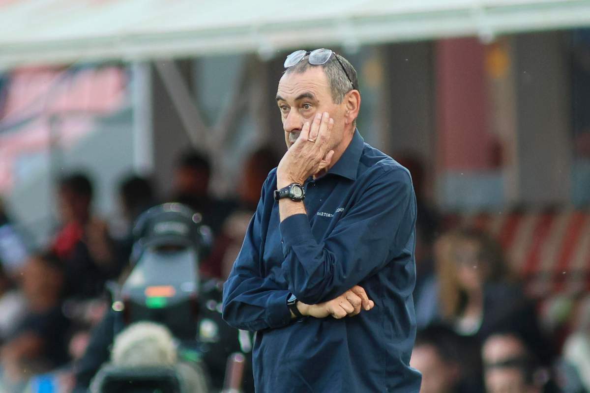 Sarri preoccupato in panchina