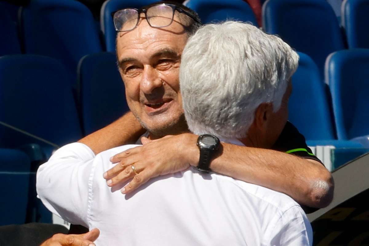 Sarri e Gasperini si abbracciano prima di un derby