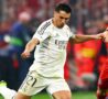 Brahim Diaz calcia la palla con la maglia del Real Madrid