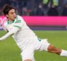 Paulo Dybala prova ad allungare la gamba