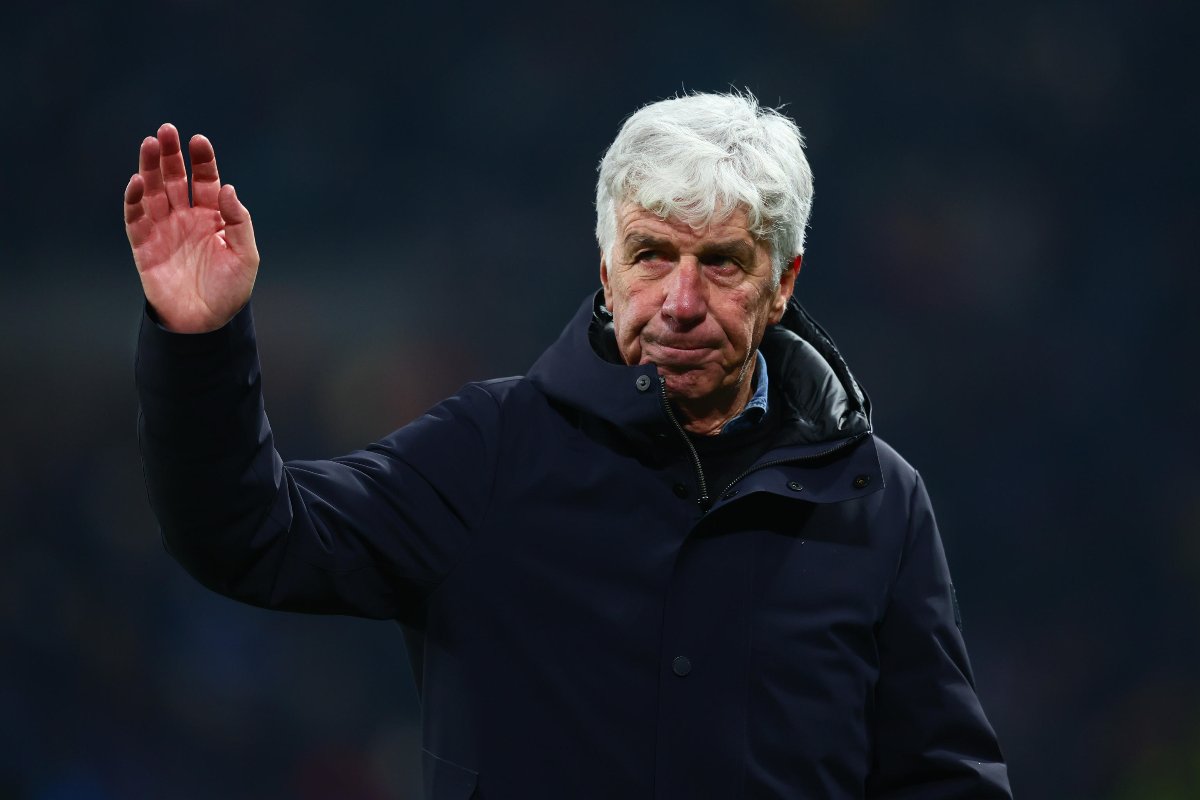 Gian Piero Gasperini saluta