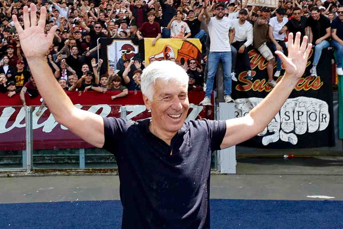 Gasperini esulta sotto la Curva Sud