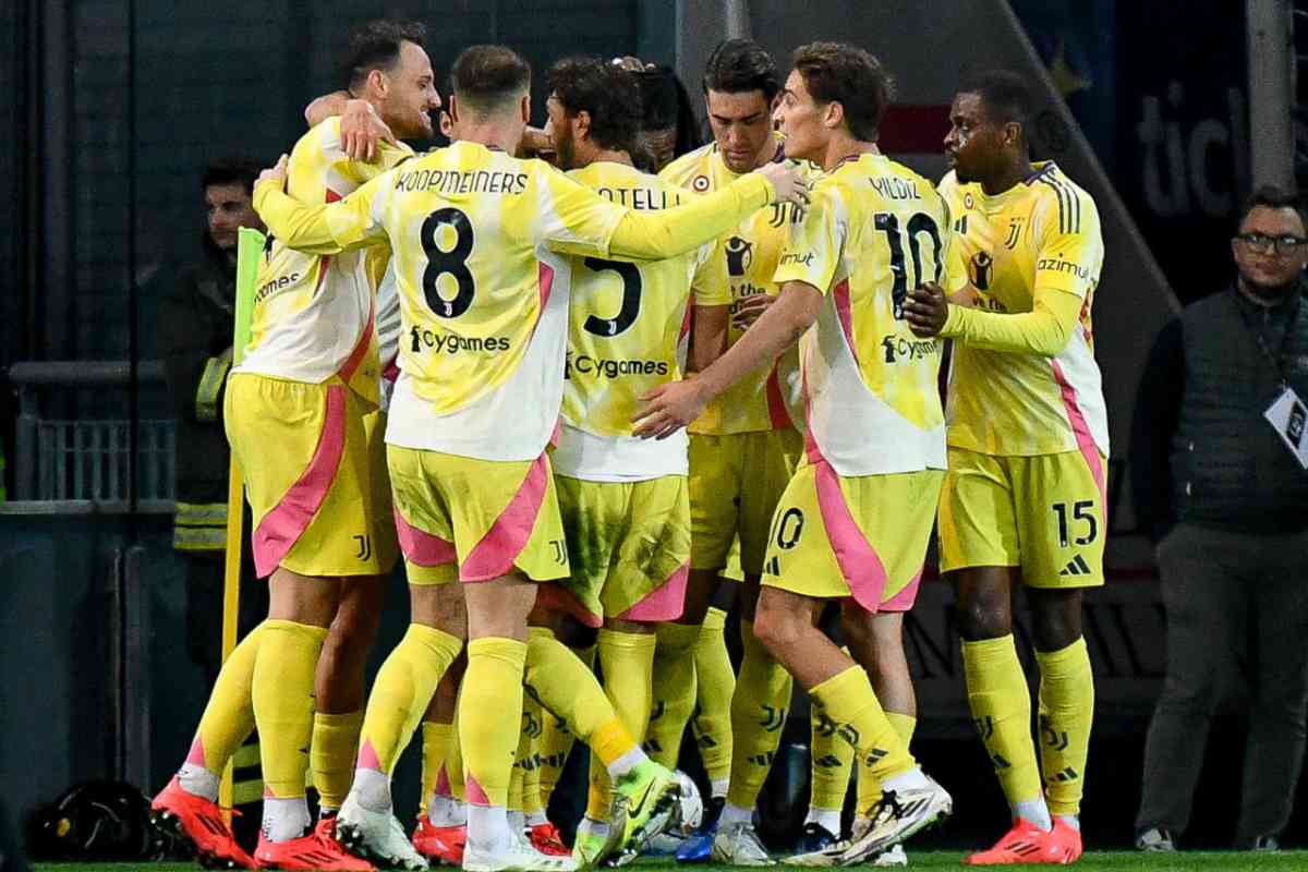 I giocatori della Juve festeggiano dopo un gol
