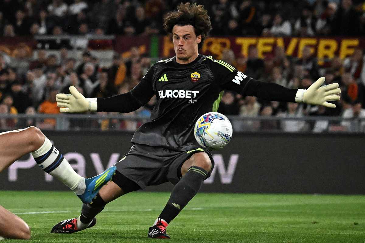 Mile Svilar in uscita