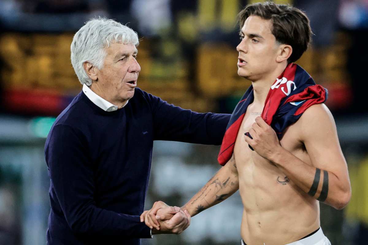 Dybala e Gasperini si stringono la mano