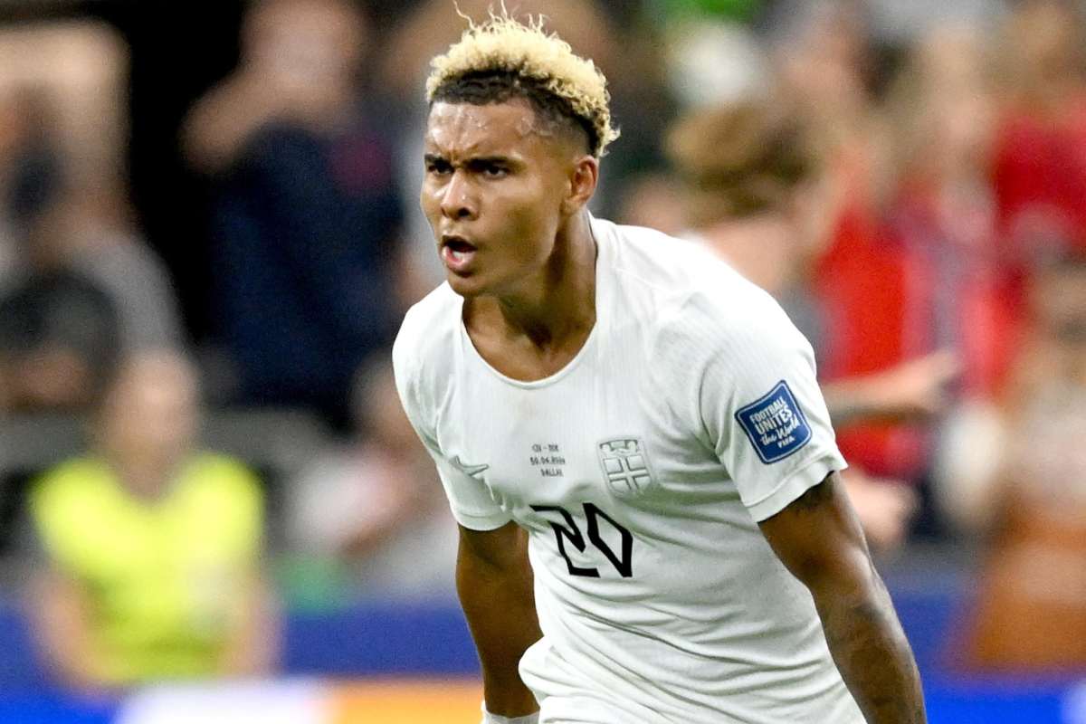 Antonio Nusa esulta con la maglia della Norvegia