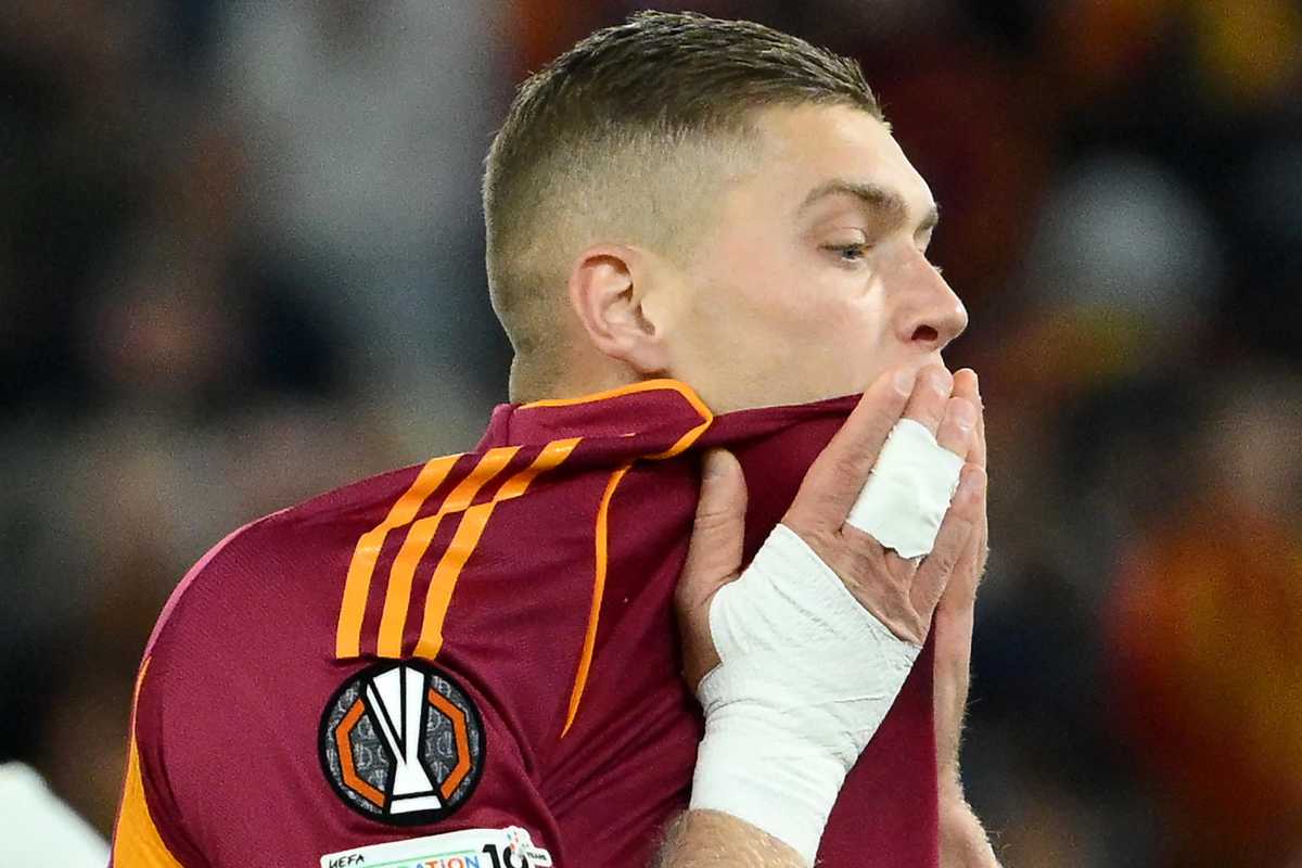 Dovbyk si dispera in maglia Roma