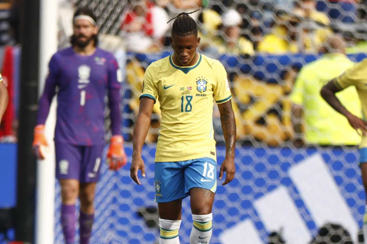 Danilo deluso con la maglia del Brasile