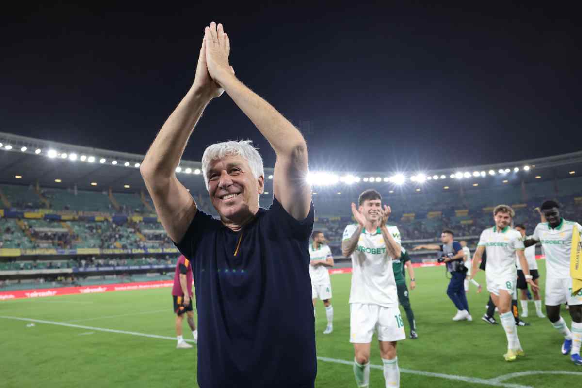 Gasperini applaude lo spicchio dei tifosi della Roma