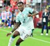 Rafa Leao si esibisce in un dribbling