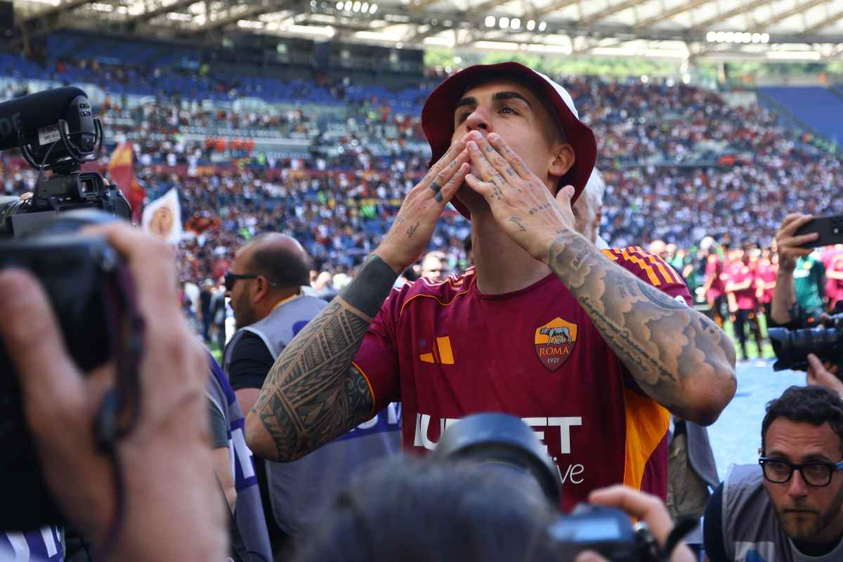 Gianluca Mancini manda baci alla Curva Sud