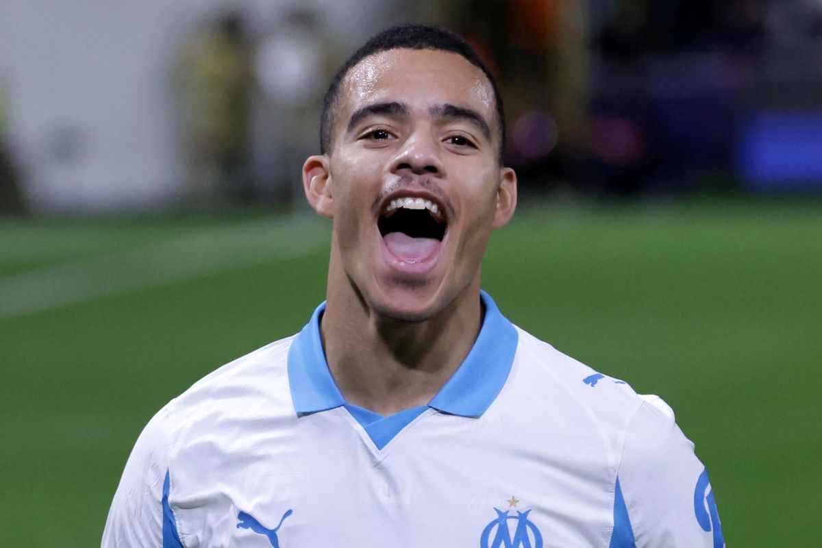 Mason Greenwood esulta dopo un gol