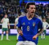 Tonali esulta con la maglia dell'Italia