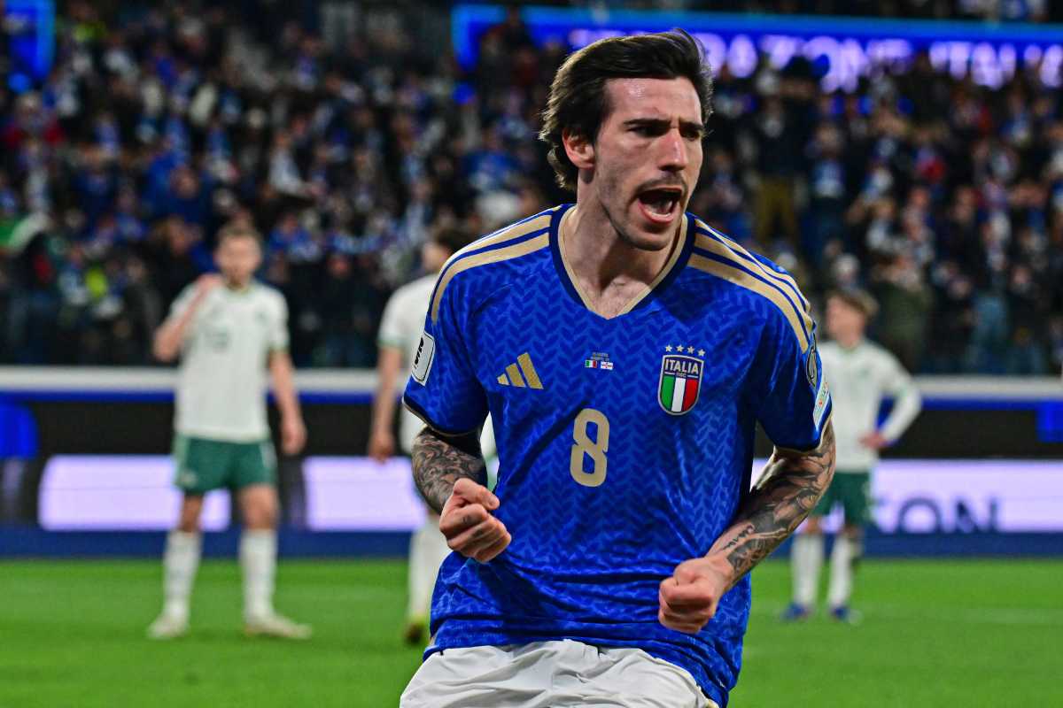 Tonali esulta con la maglia dell'Italia