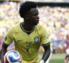 Vinicius in procinto di battere un calcio d'angolo