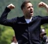 Cesc Fabregas esulta in panchina