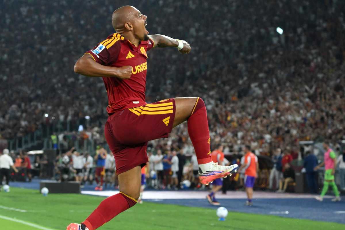 Malen esulta dopo un gol in Roma-Fiorentina