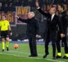 Gasperini e Allegri danno indicazioni a bordo campo