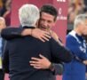 Gasperini e Chivu si abbracciano