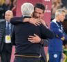 Gasperini e Chivu si abbracciano