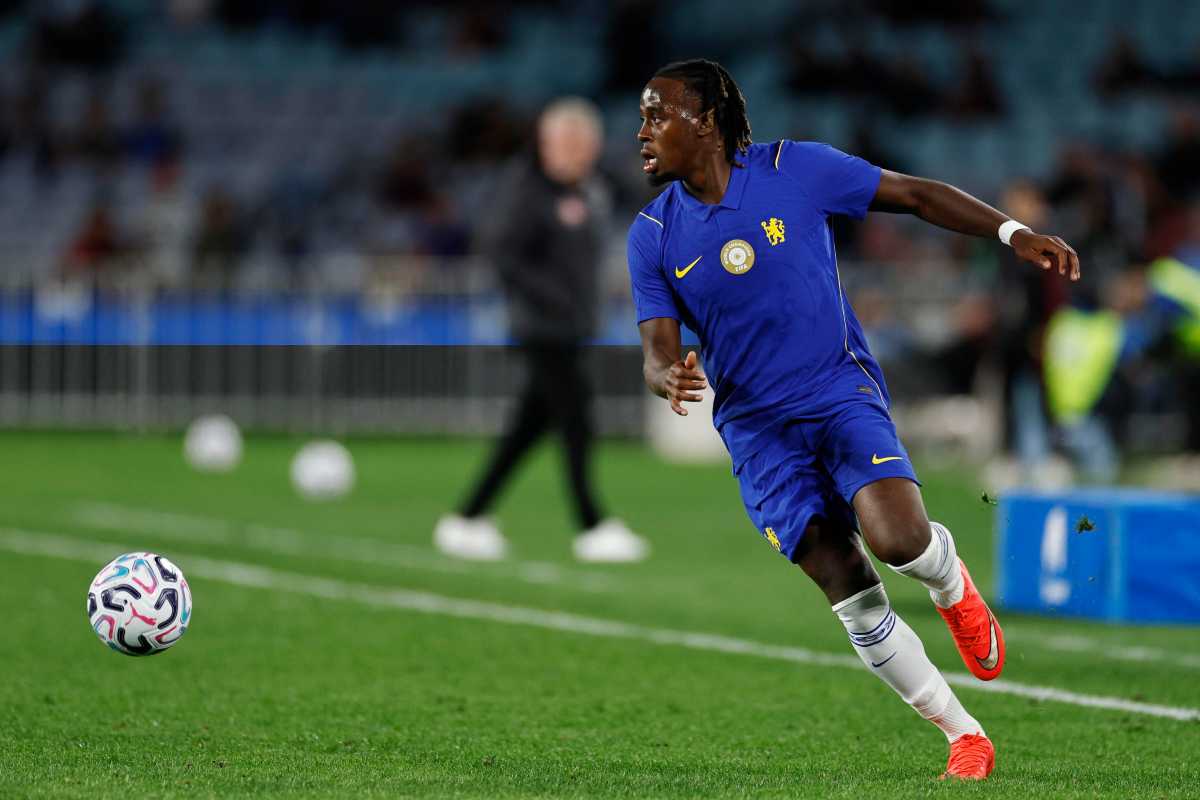 Gittens sulla fascia con la maglia del Chelsea