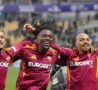 Manu Koné festeggia con Malen e Wesley