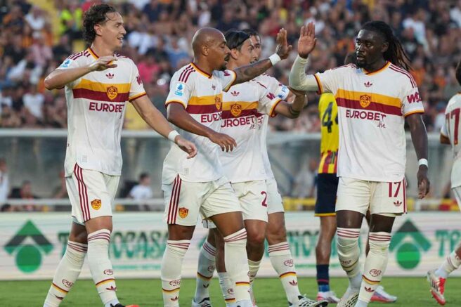 La Roma festeggia a Lecce