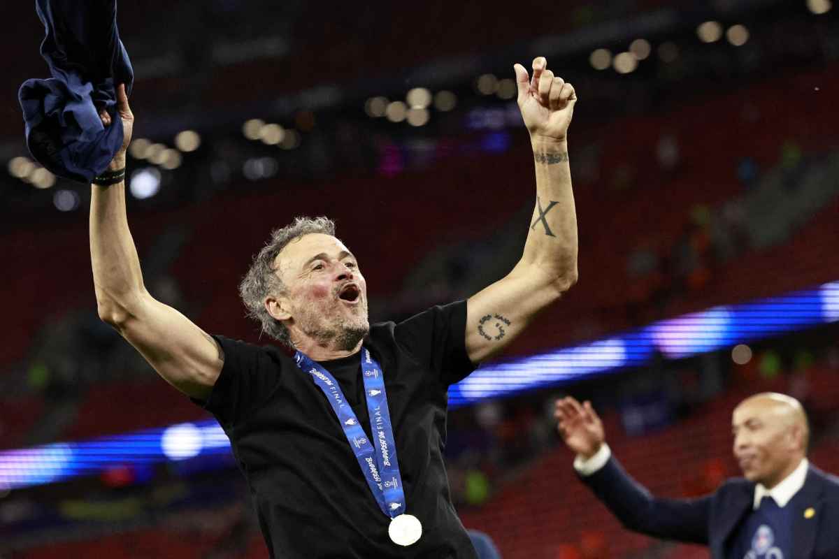 Luis Enrique festeggia la vittoria della Champions League