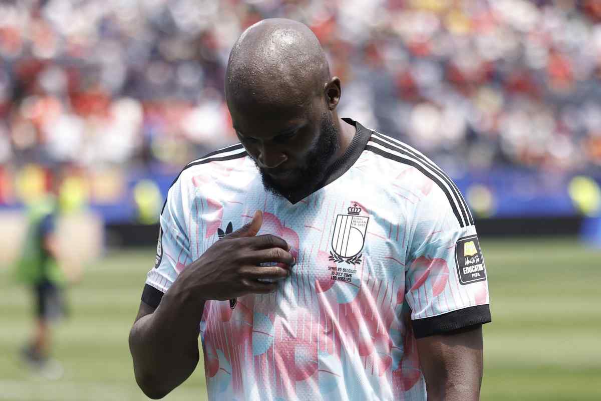 Lukaku guarda verso il basso