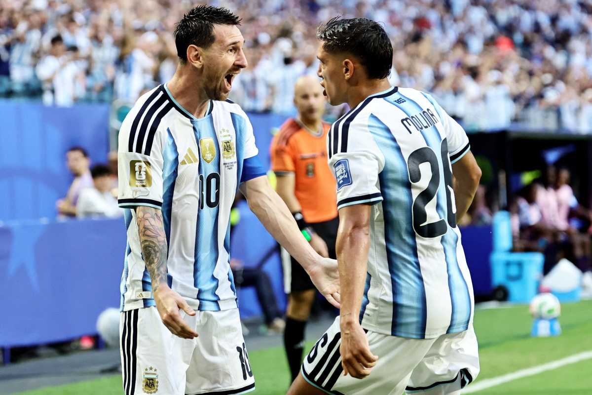 Molina e Messi esultano