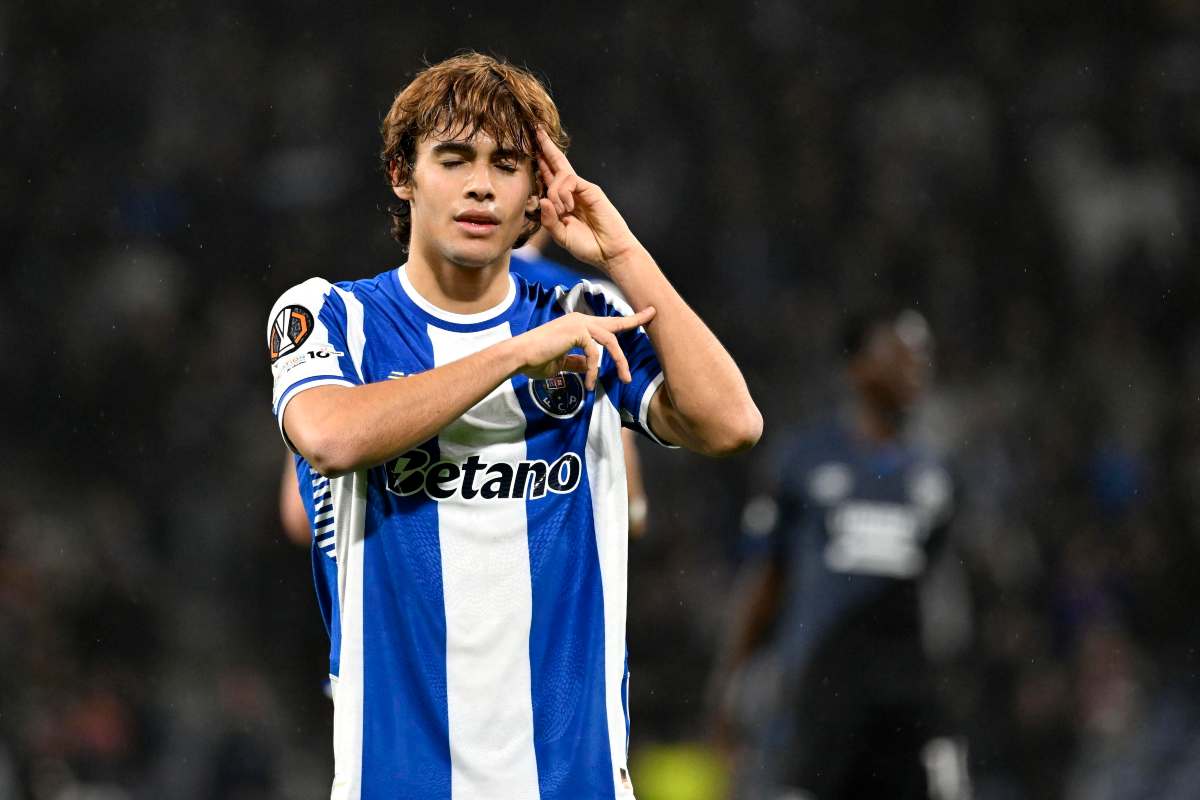 Rodrigo Mora esulta con il Porto