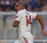 Donyell Malen con la maglia bianca della Roma