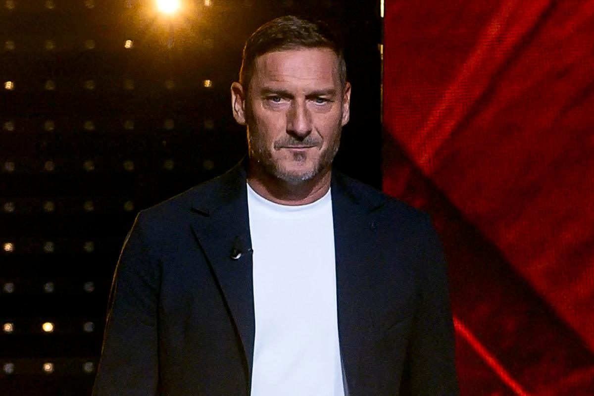 Francesco Totti in giacca