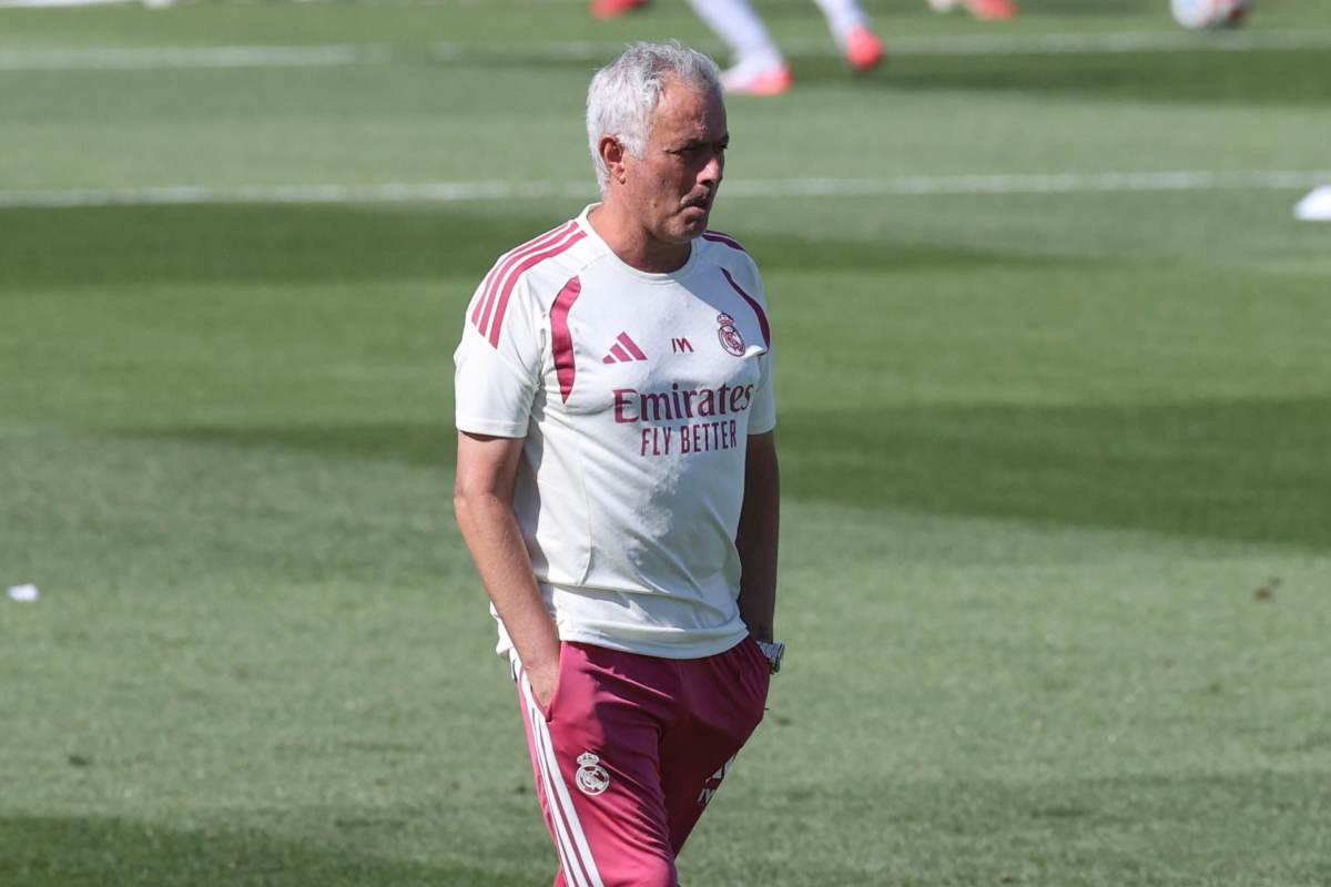 Mourinho durante l'allenamento del Real