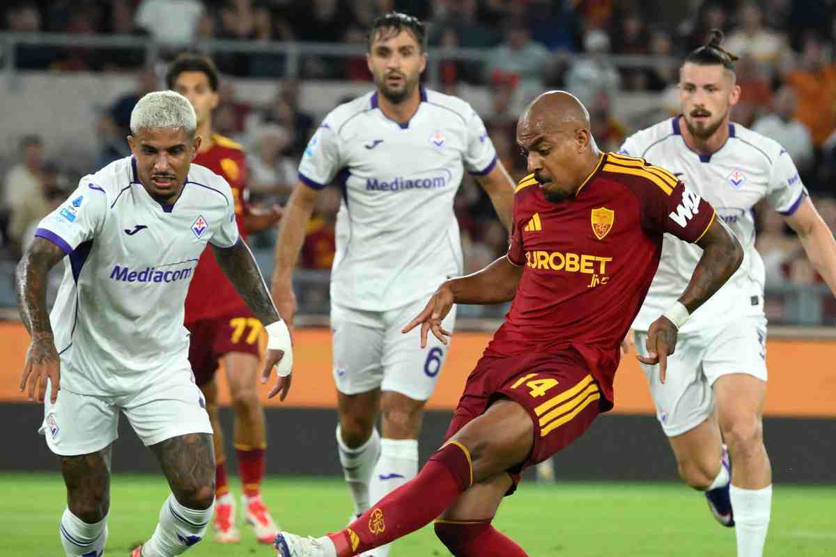 Malen si avventa sul pallone