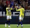 Brown e Greenwood festeggiano un gol