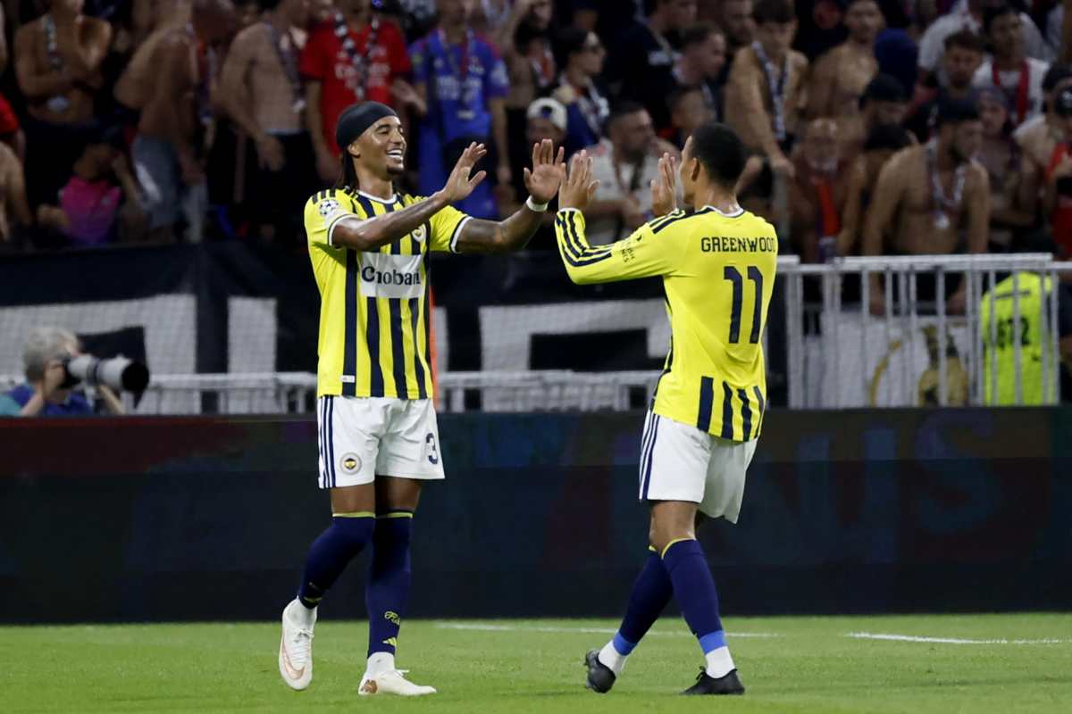 Greenwood con la maglia del Fenerbahçe